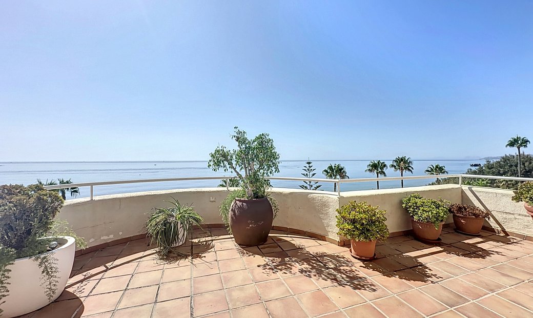 Spectacular Beachfront Apartment In Bermuda In Estepona, Andalusia