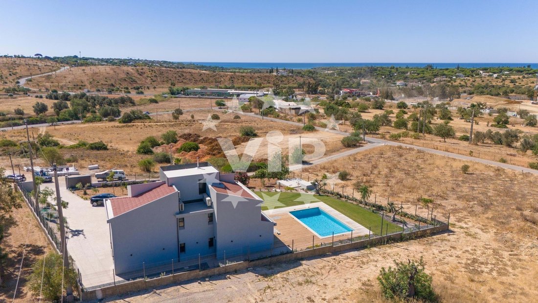 Villa in Quarteira, Algarve, Portugal 1 - 14306809