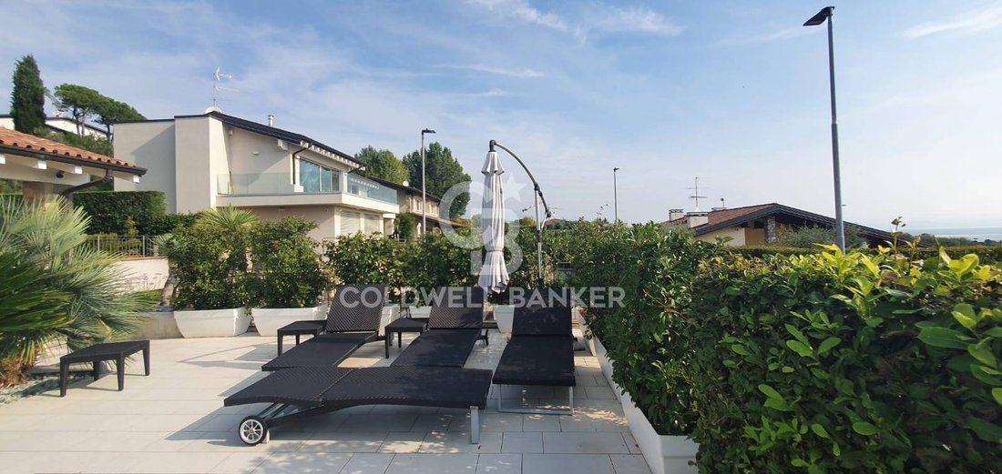 Villa in Villaggio d'Annunzio, Lombardy, Italy 4 - 14704442