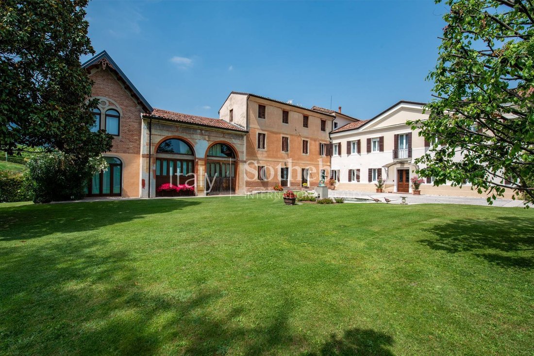House in Vittorio Veneto, Veneto, Italy 3 - 12640562