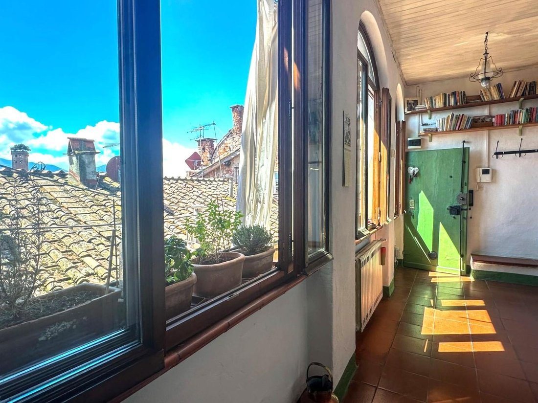 Penthouse in Historic Center, Lucca, Tuscany 2 - 14704235