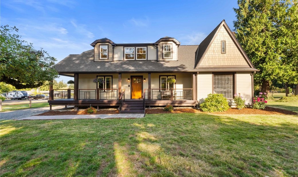 Beautifully Remodeled Modern Farmhouse On In Washington, United