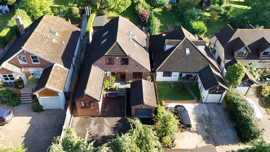 House in Winchmore Hill, Penn, England 1 - 14704238