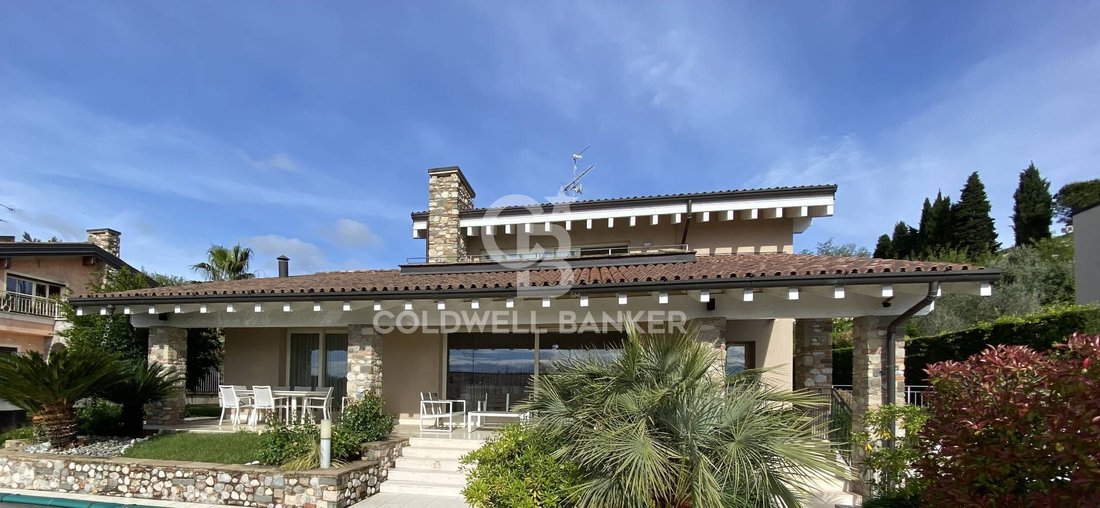 Villa in Villaggio d'Annunzio, Lombardy, Italy 3 - 14704442