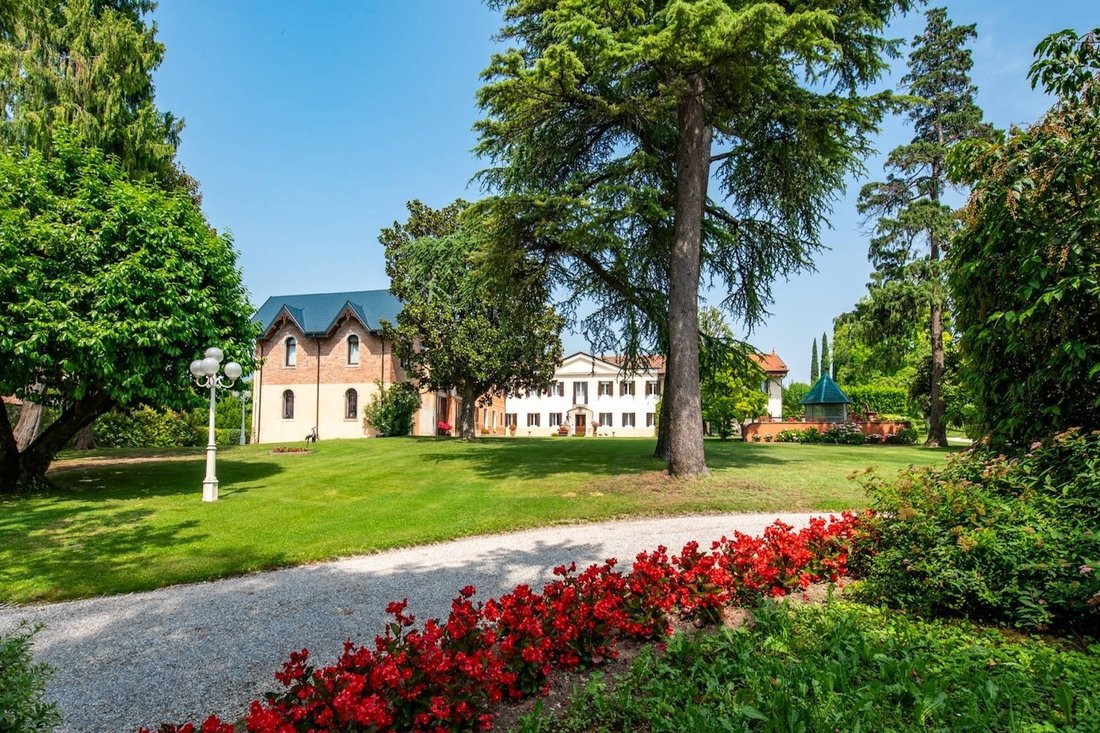 House in Vittorio Veneto, Veneto, Italy 1 - 12640562