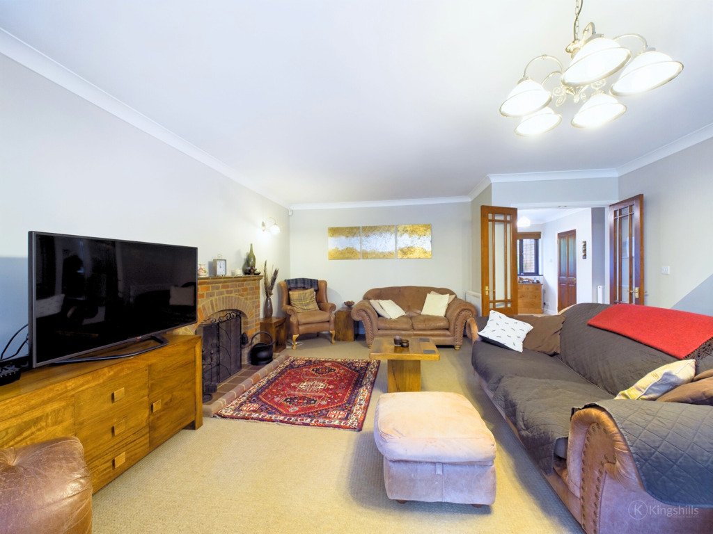House in Winchmore Hill, Penn, England 4 - 14704238