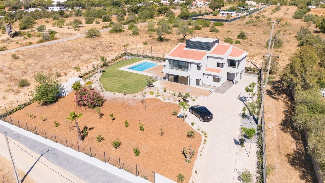 Villa in Quarteira, Algarve, Portugal 1 - 14452234
