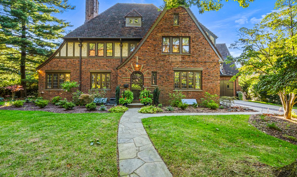 255 Greenway North,Queens, Ny, 11375 In New York, New York, United