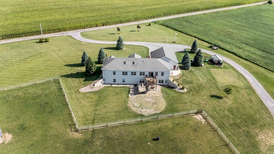 5 Bedrooms Single Family Detached In Larwill, Indiana, United States