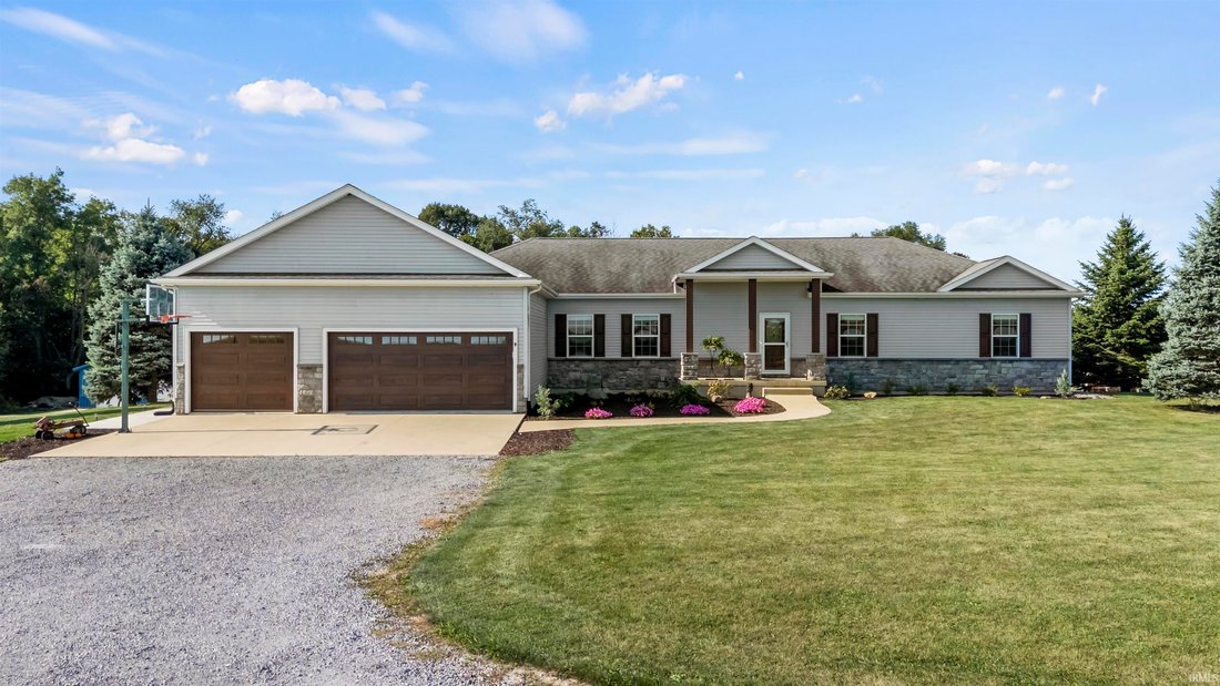 5 Bedrooms Single Family Detached In Larwill, Indiana, United States