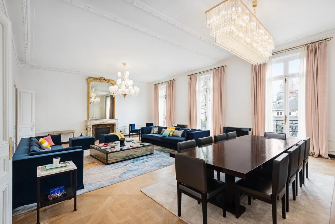 Paris 7e Boulevard Saint Germain In Paris, île De France, France For