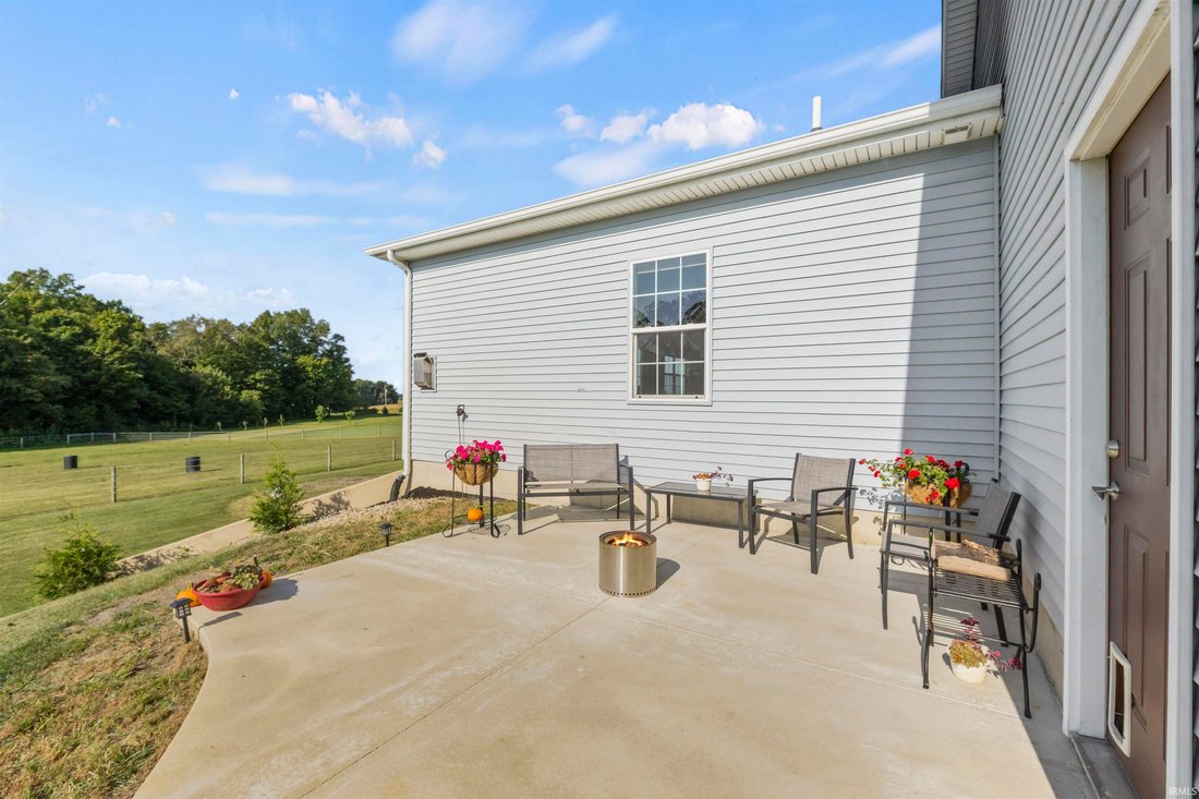 5 Bedrooms Single Family Detached In Larwill, Indiana, United States