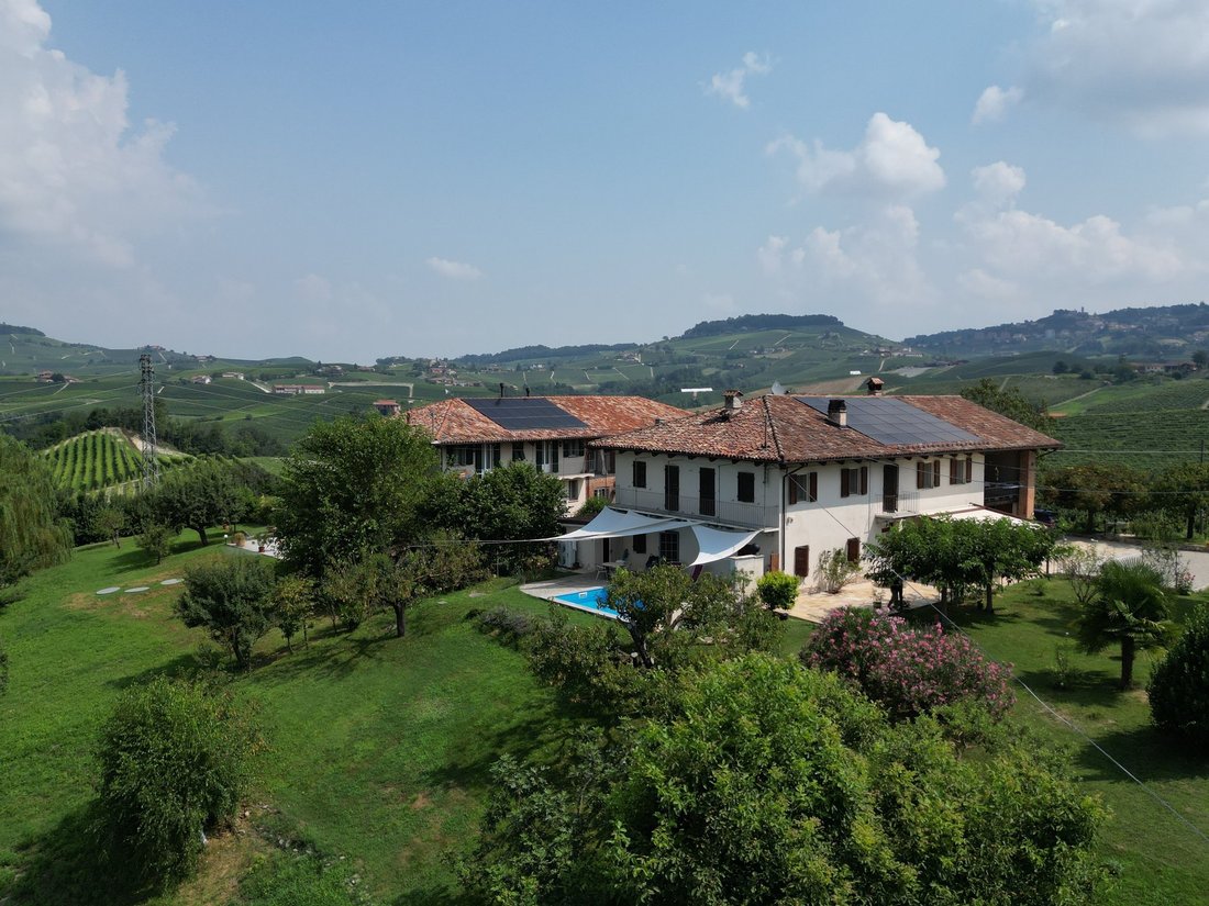 Country House For Sale Close To Monforte In Monforte D'alba, Piedmont