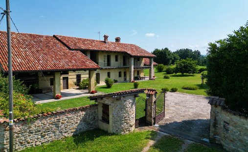 Country House in Dogliani, Piedmont, Italy 1
