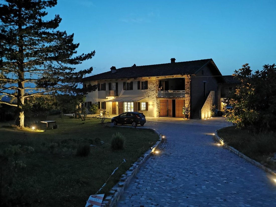 Country House For Sale Close To Monforte In Monforte D'alba, Piedmont