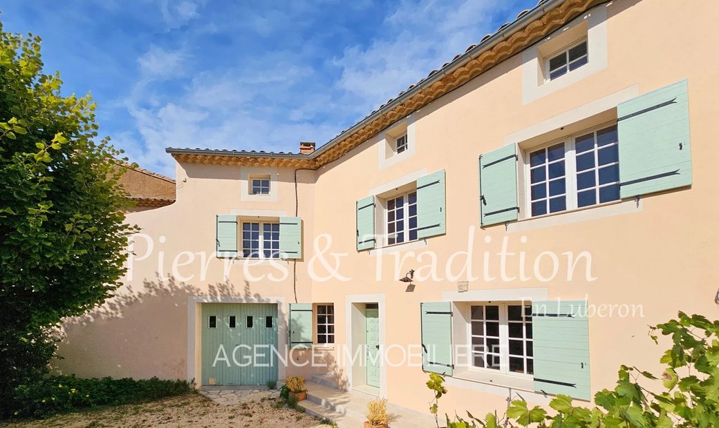 Beautiful Hamlet In Saint Saturnin Lès Apt, Provence Alpes Côte D'azur