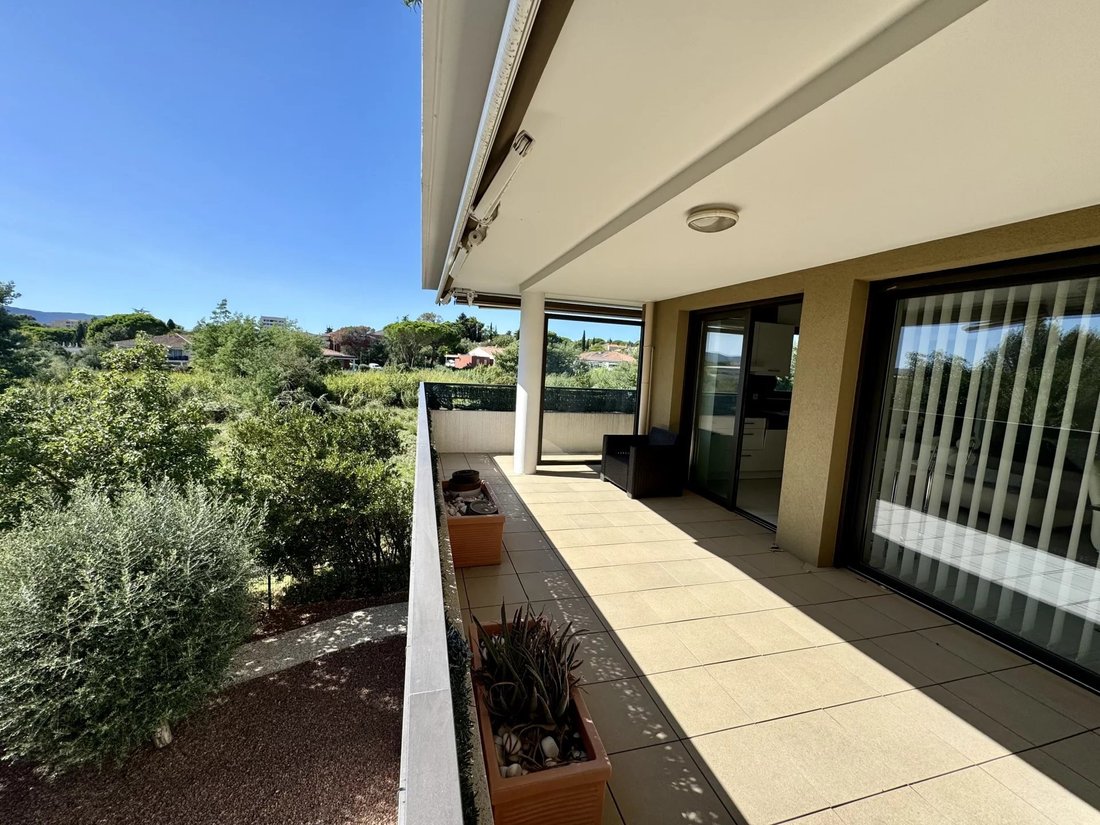 Fréjus Apartment In Fréjus, Provence Alpes Côte D'azur, France For Sale