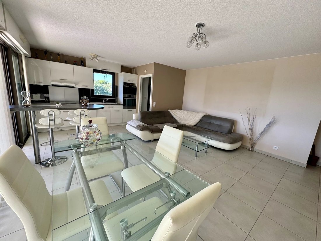 Fréjus Apartment In Fréjus, Provence Alpes Côte D'azur, France For Sale