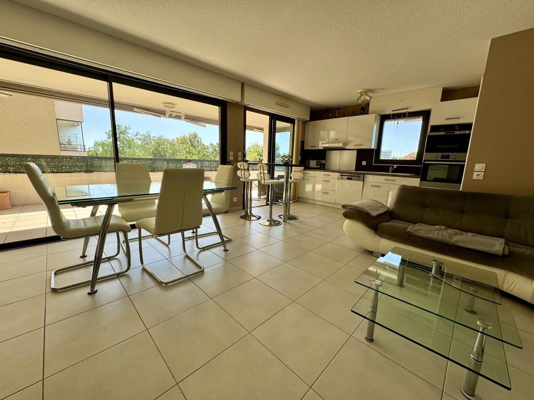 Fréjus Apartment In Fréjus, Provence Alpes Côte D'azur, France For Sale