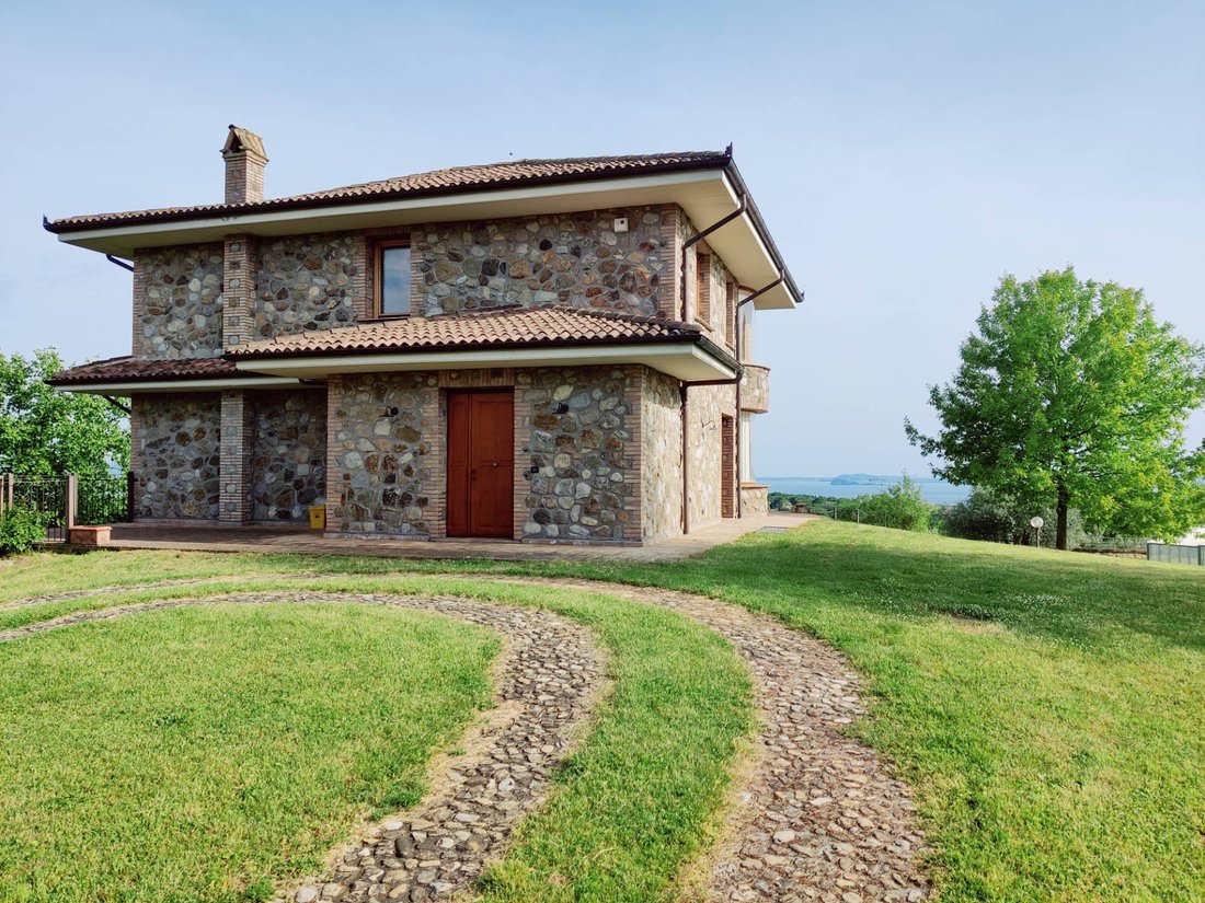 Villa in Grotte di Castro, Lazio, Italy 3 - 14098599