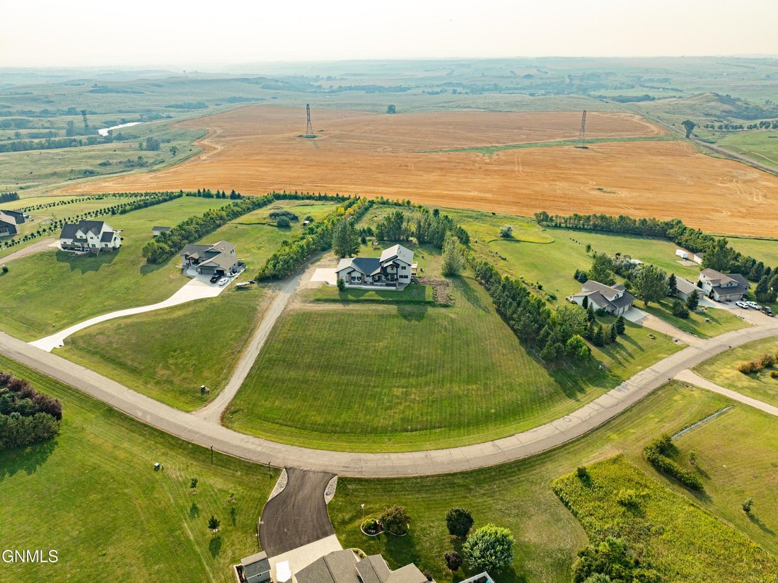 5 Bedrooms Single Family Detached In Bismarck, North Dakota, United