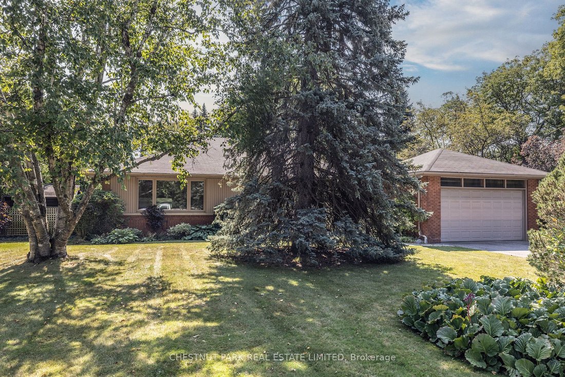 14 Rollscourt Dr En Toronto, Ontario, Canadá En Venta (14709149)