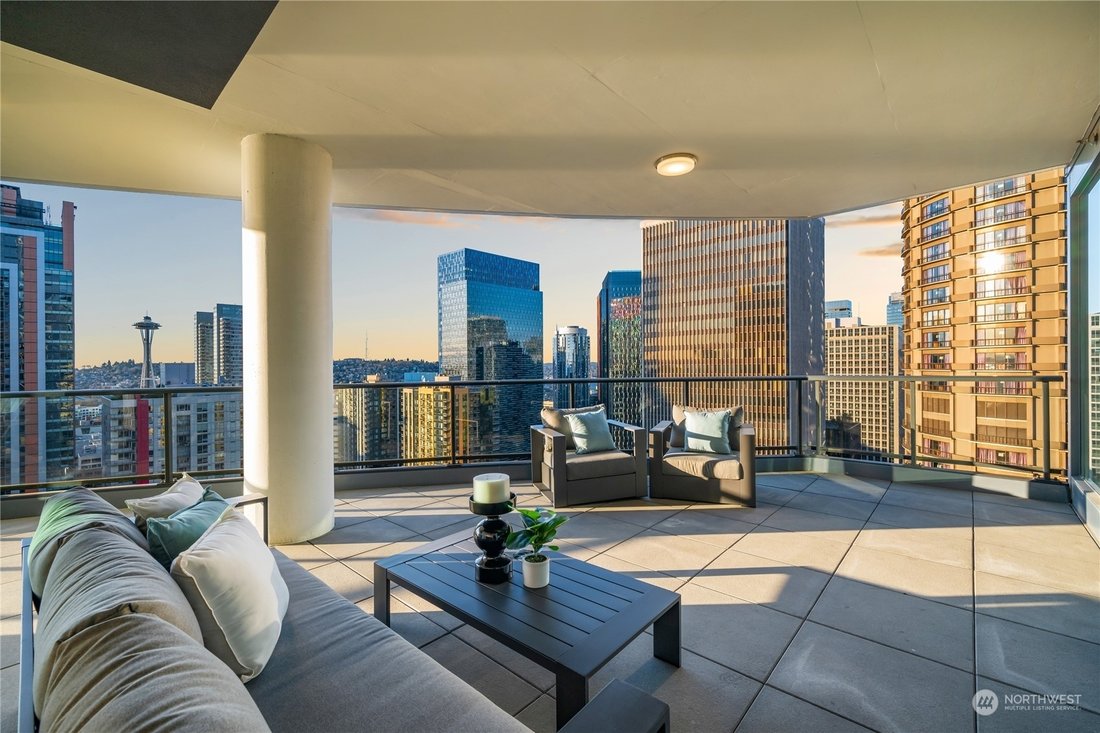 Rare Three Bedroom Condo In Premier In Seattle, Washington, United