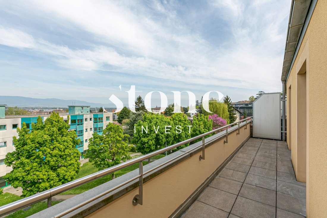 Charmant Attique Avec Mezzanine! In Grand Saconnex, Genève, Switzerland