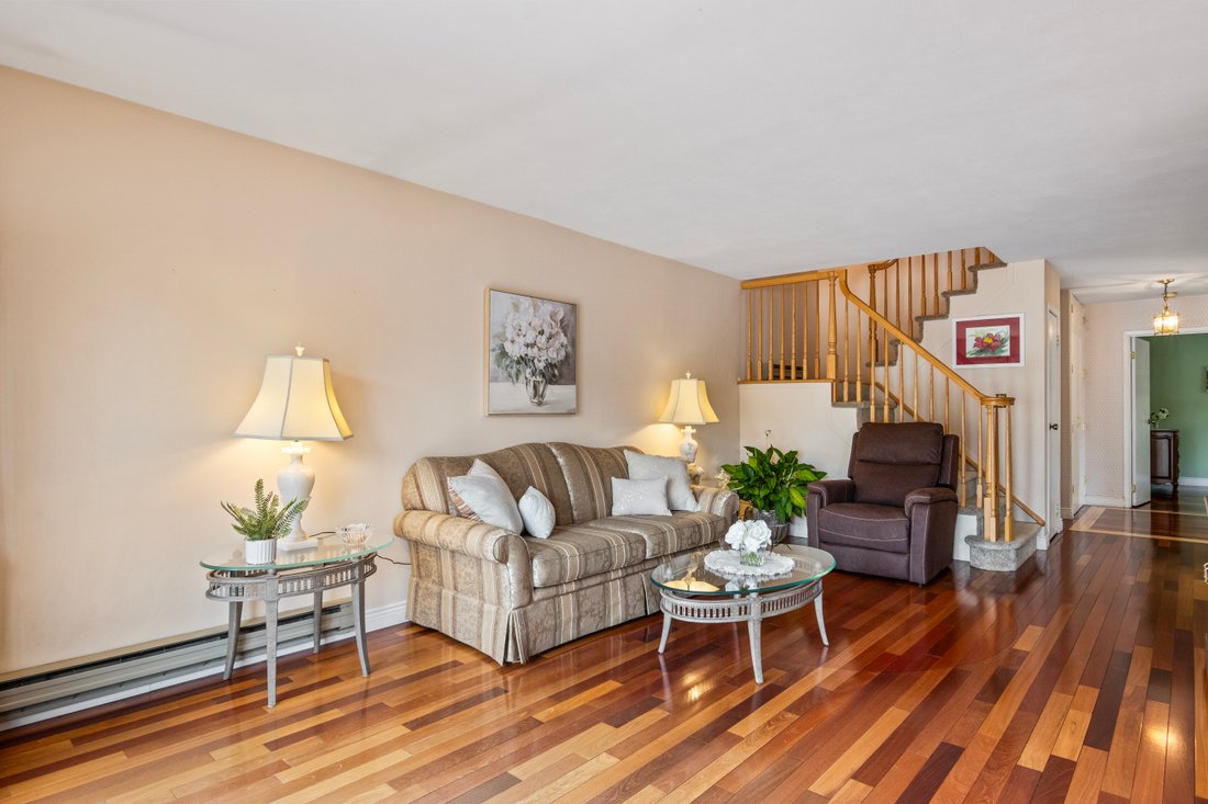 608 Alden Court E,Saint James, Ny, In Saint James, New York, United