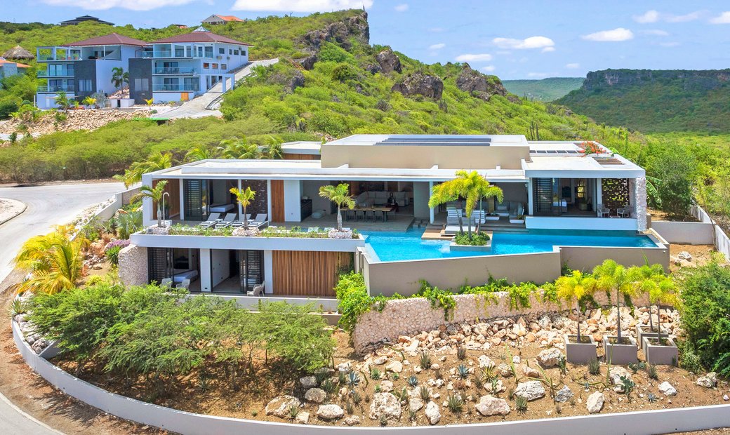 Living In The Luxurious Villa “The Blue In Sint Willibrordus, Curaçao