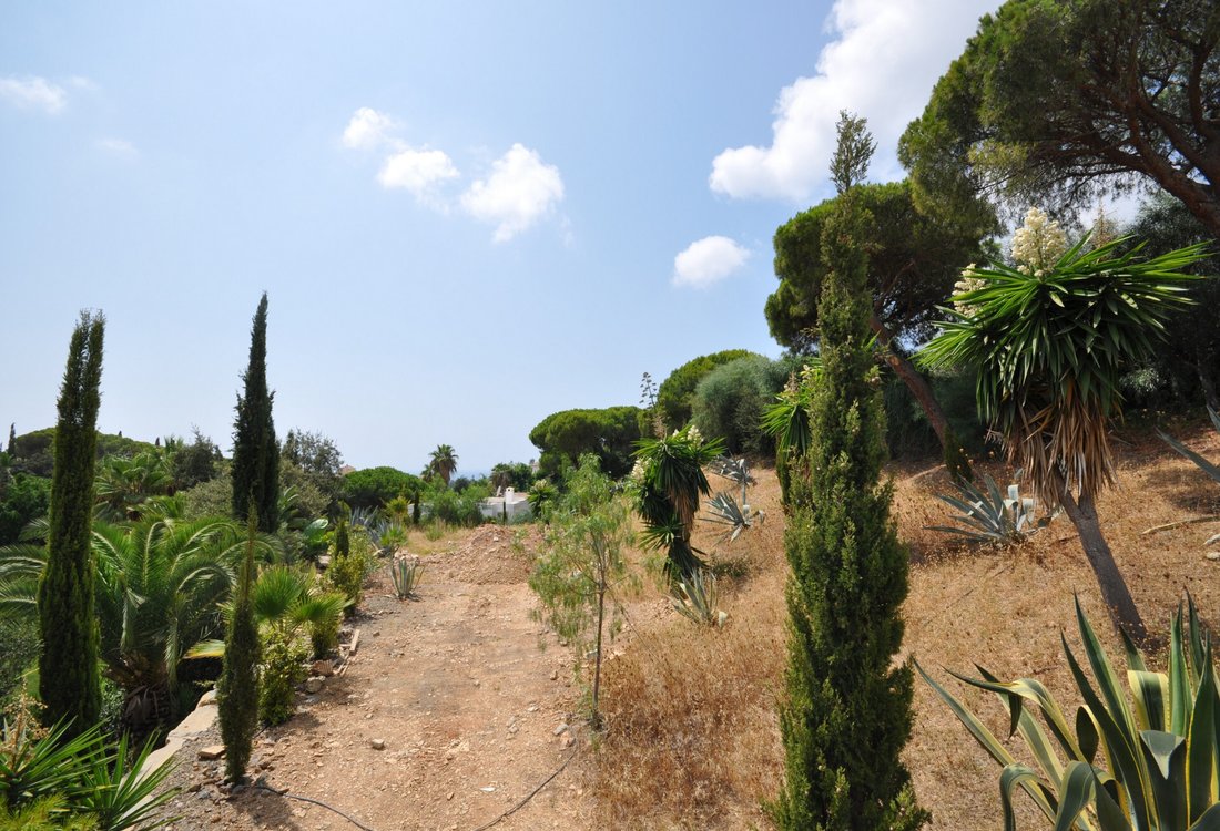 Land in Elviria-Cabopino, Marbella, Spain 1 - 14709517