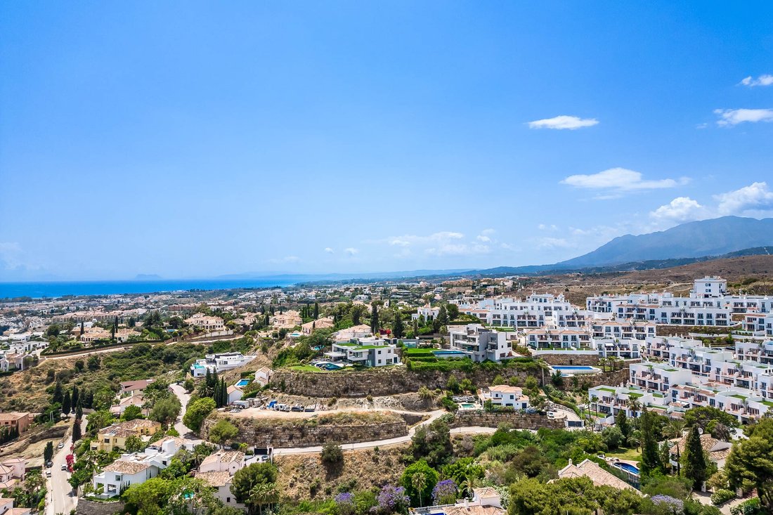 Land in El Paraíso, Benahavis, Spain 1 - 14709757
