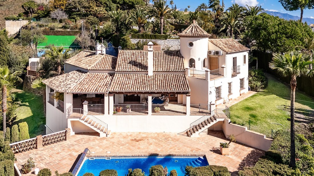 Villa in El Paraíso, Benahavis, Spain 1 - 14709895