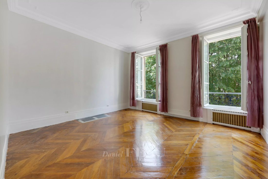 Versailles A Bright 3/4 Bed Apartment In Versailles, France For Sale