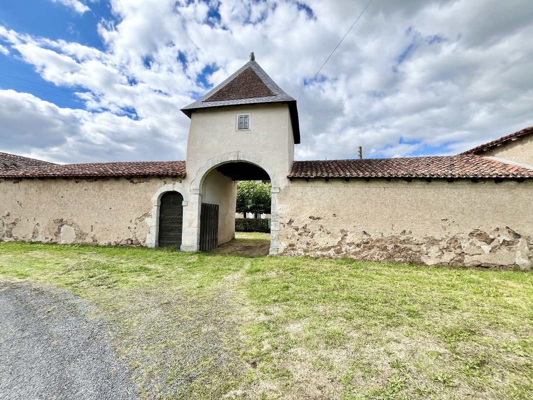 House in Luchapt, Nouvelle-Aquitaine, France 3 - 14710875