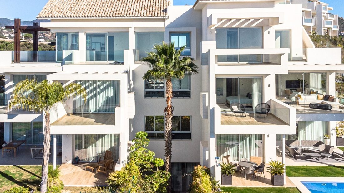 Penthouse in Benahavis, Andalusia, Spain 1 - 14709796