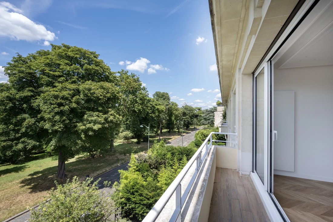 Paris 16th District A Beautiful 3 Bed Apartment In Paris, France For