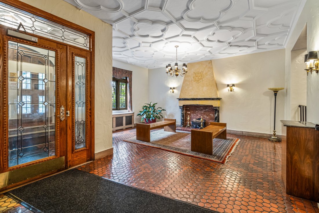 4 Dartmouth St. 31,Queens, Ny, 11375 In New York, New York, United