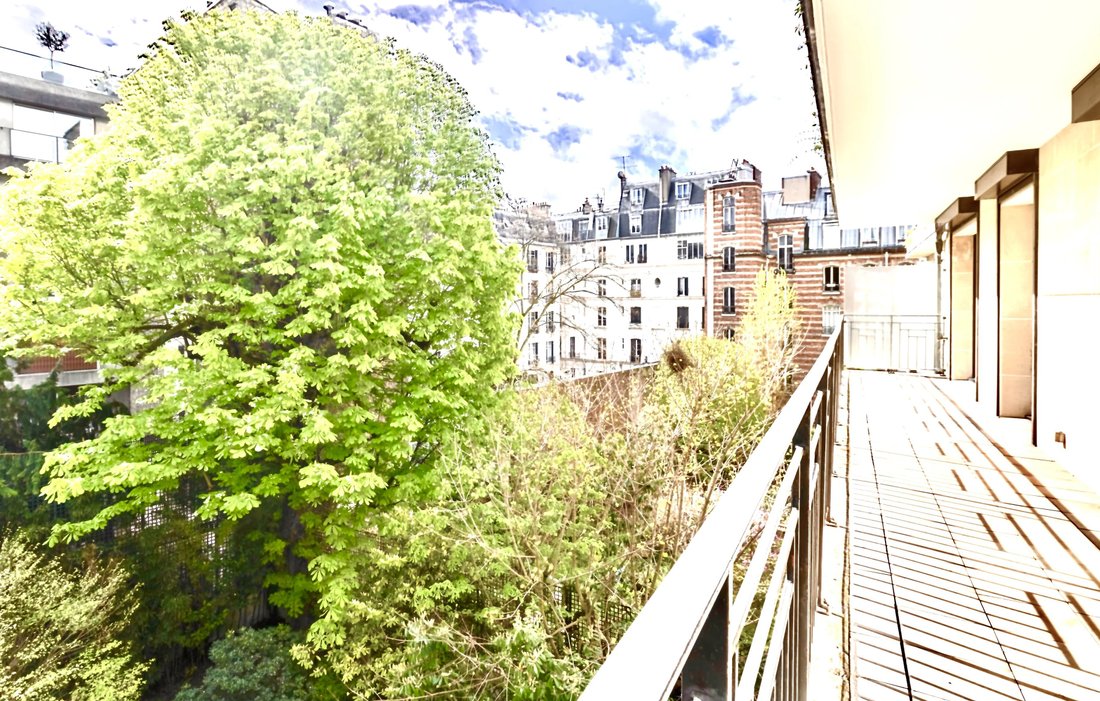 Paris 16th District Off Trocadéro A Bright 3 Bed Apartment In Paris