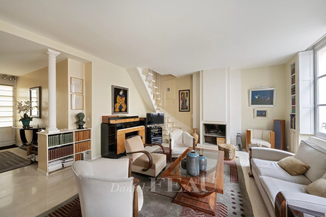 Paris 4th District An Atypical Apartment In A Prime Location In Paris