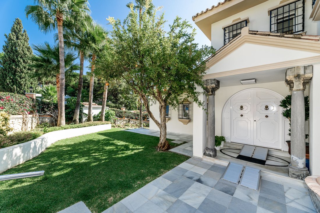 Villa in Rio Real, Marbella, Andalusia 2 - 14709515