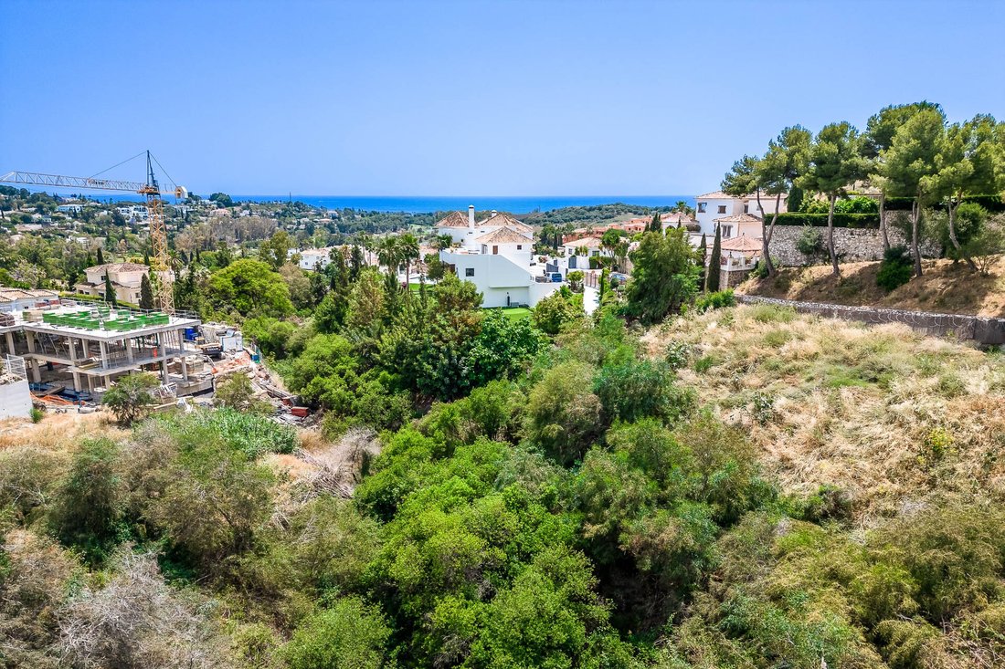 Land in El Paraíso, Benahavis, Spain 2 - 14709757