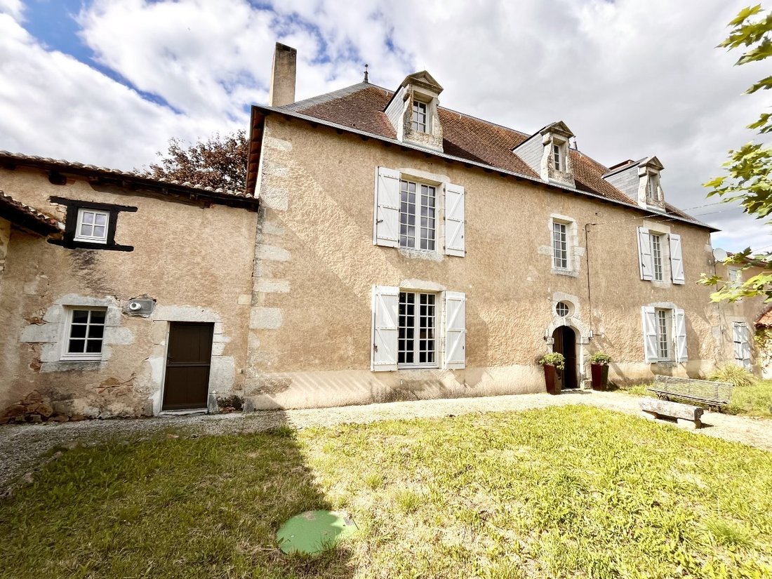 House in Luchapt, Nouvelle-Aquitaine, France 4 - 14710875