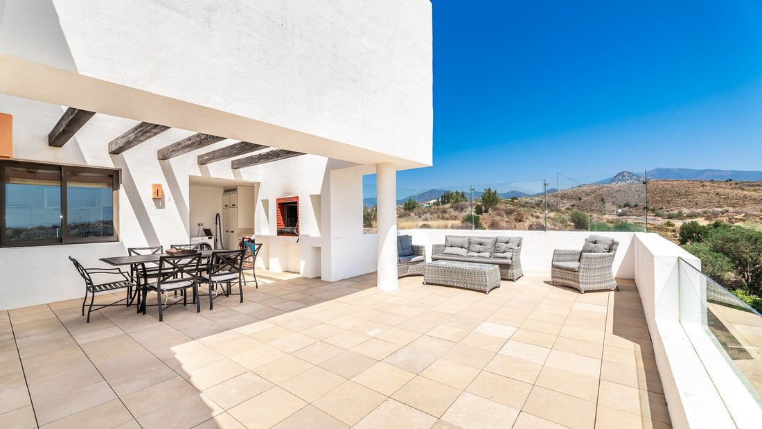 Penthouse in Benahavis, Andalusia, Spain 2 - 14710040