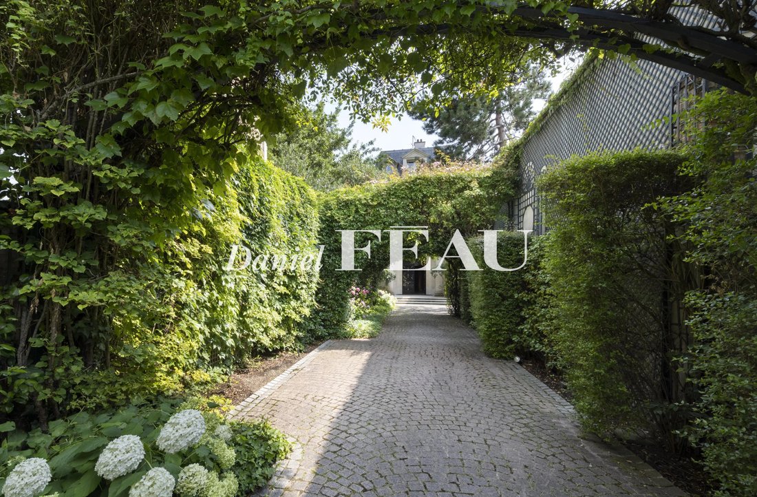 Paris 16th District A Magnificent Private Mansion In Paris, France