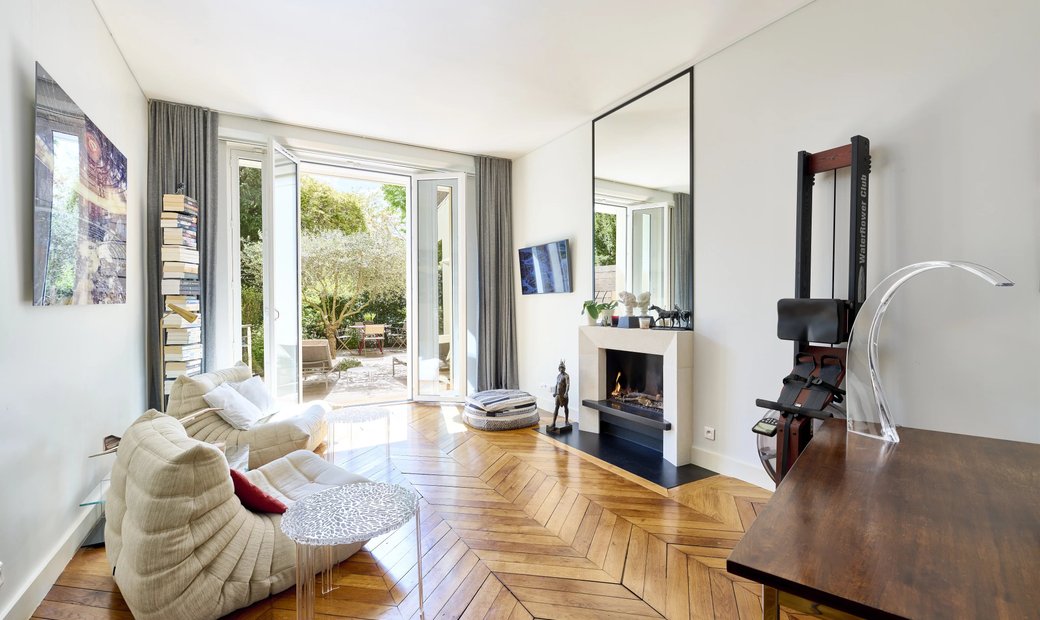 Paris 16th District A Superb 4 Bed Family Home In Paris, France For