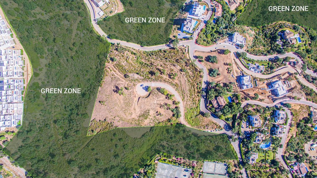 Land in Elviria-Cabopino, Marbella, Spain 2 - 14709602