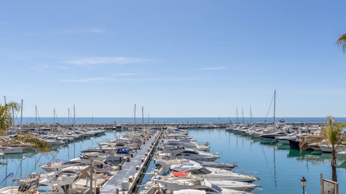 Apartment in Puerto Banus, Marbella, Spain 1 - 14709609