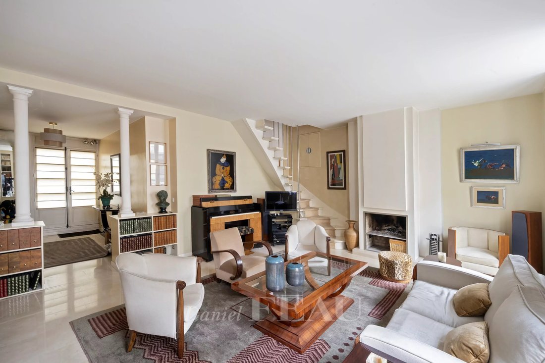 Paris 4th District An Atypical Apartment In A Prime Location In Paris