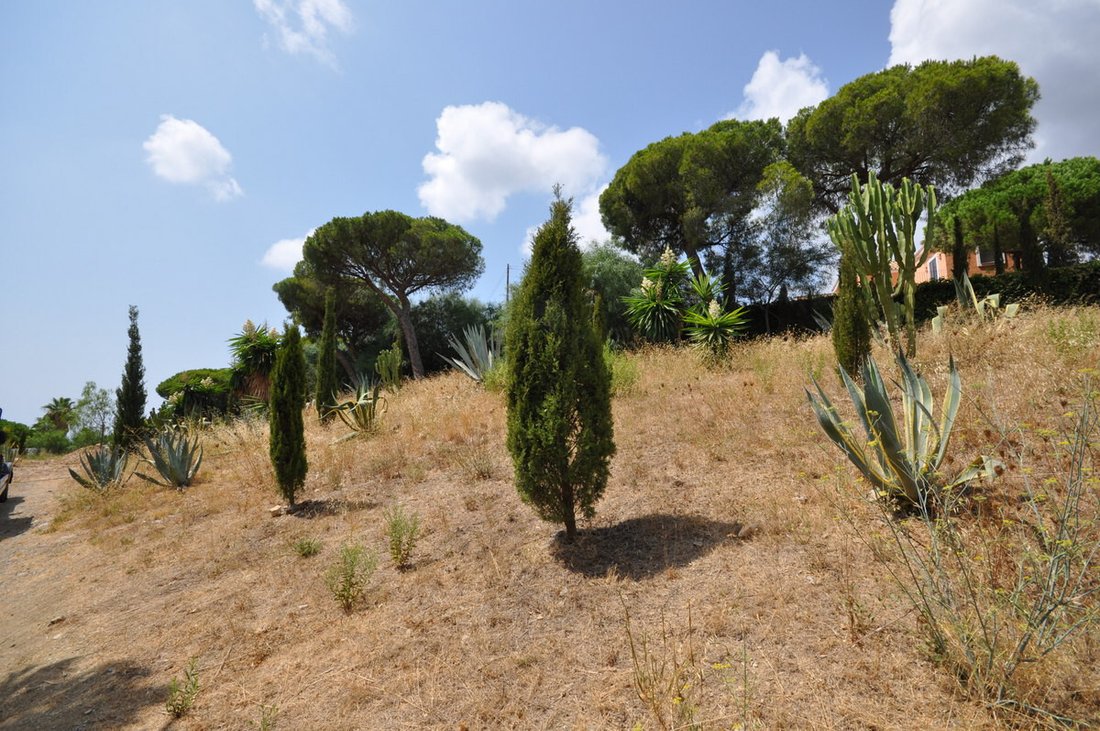 Land in Elviria-Cabopino, Marbella, Spain 3 - 14709517